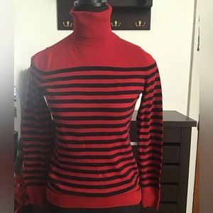Wine red turtleneck with stripes